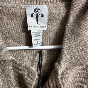 S66. Rain + Rose grey cardigan with pockets and buttons thumbnail 2