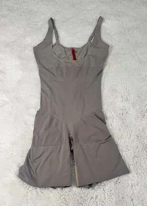 SPANX Shapewear Bodysuit Tan Nude Smoothing Size L thumbnail 1