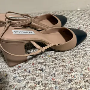 Steve Madden Cap toe Slingback Black and Tan Heels Classic Elegance- Size 9 thumbnail 3