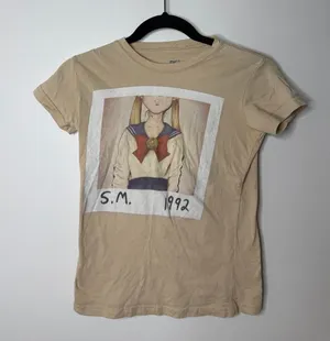 Teefury Sailor Moon Beige Tan S.M. 1989 Polaroid Tee 100% cotton Top S thumbnail 1