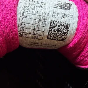 New-balance Women's Black and Pink Trainers thumbnail 5