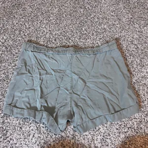 Aerie Womens Shorts‎ Size S Olive Green Casual Drawstring Ruffle Hem thumbnail 6