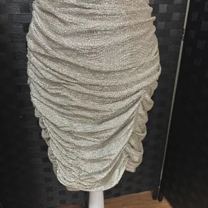 Hailey Adrianna Papell Dress Gold Metallic Ruched Strapless Bodycon Glam Hoco 10 thumbnail 4