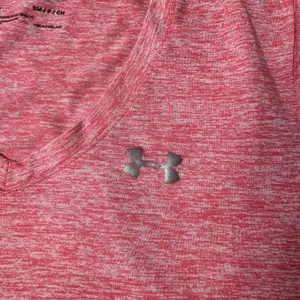 Under Armour Loose Tech Twist Short Sleeve Athletic T-Shirt Size S Pink Heatgear thumbnail 3
