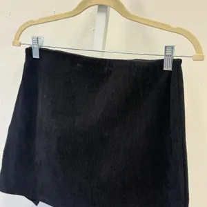 NWT Boutique COCCKO‎ Black Corduroy Wrap Mini Skort Medium Side Slit Academia thumbnail 4