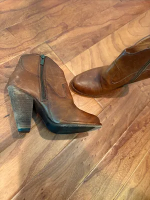 Frye Madeline Short Cognac Leather Western High Heel Ankle Boots Size 7M thumbnail 3