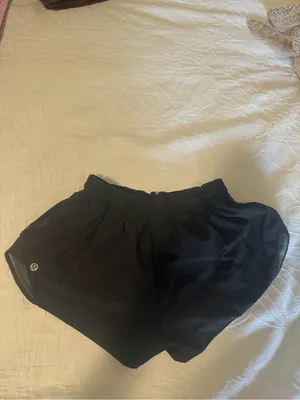 Lululemon Hotty hot 2.5” shorts thumbnail 2