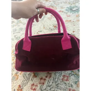 Victoria's Secret Y2k Burgundy Velvet Vanity Bag Pink Logo Heart Zipper‎ Pull thumbnail 8