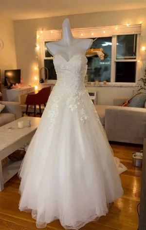 Classic Ivory Strapless Lace & Tulle Wedding Dress thumbnail 1