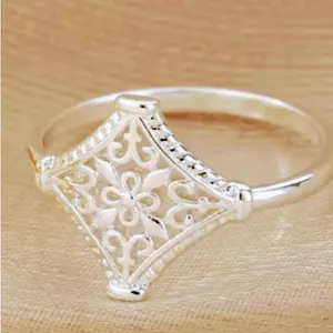 Boutique NEW 14k White Gold Plated Cut‎ Out Filigree Hollow Flower Ring, Size 7 thumbnail 6