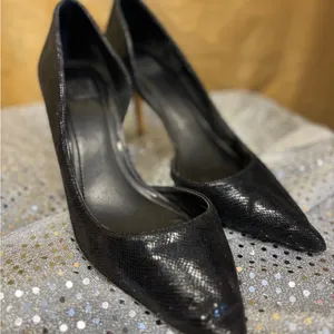 White House Black Market‎ Glossy Black Pumps thumbnail 2