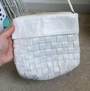 Cute white purse thumbnail 1