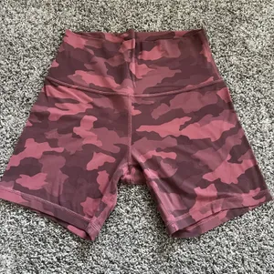 Lululemon Camo Align Shorts 6" thumbnail 1