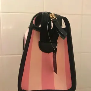 NWT Victoria’s Secret Clear Stripe Cosmetics Bag thumbnail 5