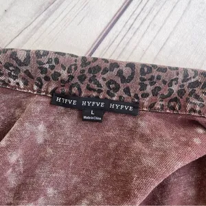 HyFve Cropped Animal Print Distressed‎ Denim Jacket Women’s large thumbnail 5
