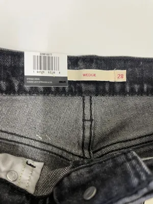 NWT Levi's Black Wedgie High Rise Jeans size 28 thumbnail 5