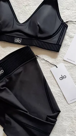 Alo Yoga thumbnail 1