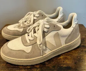 Veja V-10 Sneakers in White Natural Pierre thumbnail 8