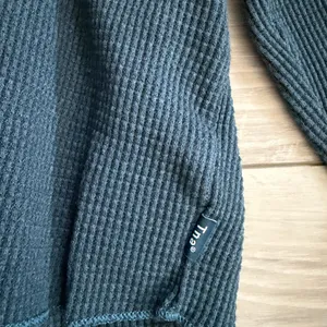 Aritzia TNA Cropped Waffle Knit Teal Mockneck Long Sleeve size small thumbnail 4