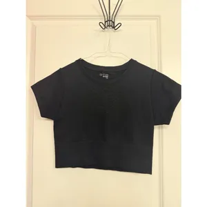 OFFLINE by Aerie Black Cropped Sweatshirt T-Shirt M thumbnail 3