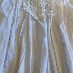 White Top with Lace Detailing Size M thumbnail 3