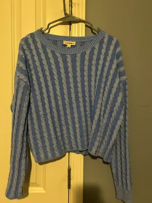 sweater thumbnail 1