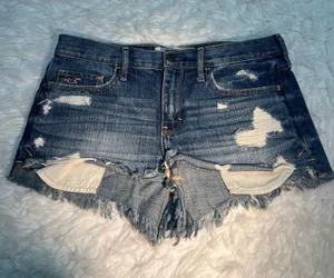 Hollister Size 5 Distressed Mid rise Jean shorts thumbnail 1