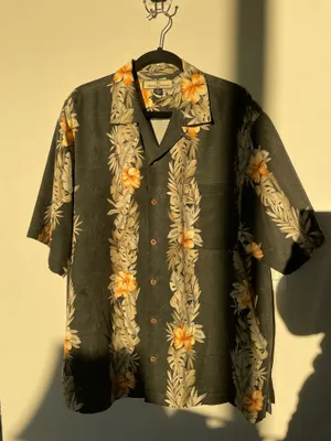 Tommy Bahama Hawaiian Short Sleeve Shirt Men Black Orange Floral 100%Silk M thumbnail 1