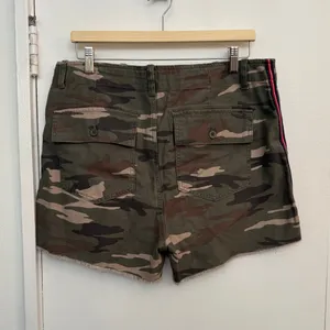 NWT Gap Camo High Waist Shorts Size 14 thumbnail 3