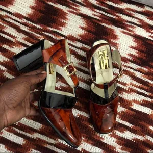 RARE 80s 90s Vintage Marble Maryjane T-strap Block Heels Pumps Chunky Whimsygoth Preppy Academia Brown Black Round Toe Patent Leather Measurements in pics thumbnail 2