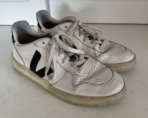 Veja‎ women’s Campo sneakers size 39 (US8) thumbnail 1