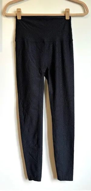Beyond Yoga Tonal Snakeskin 7/8 Tight Legging Womens Small Black Athletic thumbnail 1