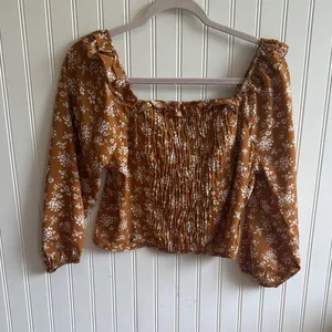 Brown and White Puff Sleeve Crop Blouse with Tie Front thumbnail 2
