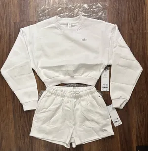 🤍✨Cropped Accolade Crewneck & Shorts Set – White (Size M) thumbnail 3