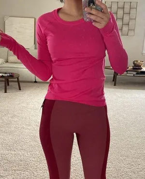 Athleta seamless top. S thumbnail 1
