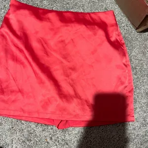 Superdown Revolve Thea Mini Skort Size Small Lined Satin Hot Pink‎ Skirt xs thumbnail 6
