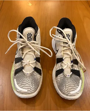 Nike Basketball Shoes thumbnail 2