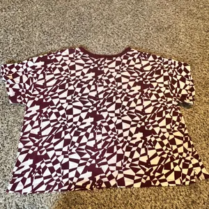 Ava & Viv Womens 1X Burgundy White Geometric Abstract Boxy Short‎ Sleeve T-Shirt thumbnail 5