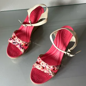 Crocs Women’s Floral Wedge Sandals Pink Cream Ankle Strap Comfort Size W11 thumbnail 1