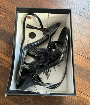 Like New! Strappy Feathered Heels Black Size 8 thumbnail 5
