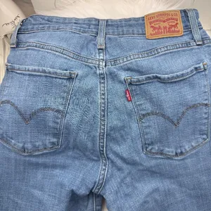 Levi's Women’s 721 High Rise Skinny Blue Jeans in size 29 thumbnail 4