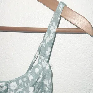 E&M Juniors Green Floral Babydoll Smocked Back Adjustable Strap Tank Top thumbnail 5