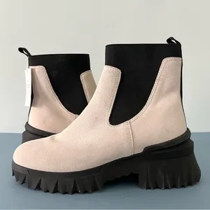 Nurture‎ Denali White Suede Water Resistant Lug Sole Platform Chelsea Boots thumbnail 2