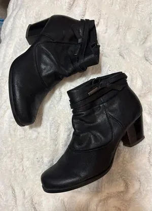Bare traps Boots Size 11 Black thumbnail 1