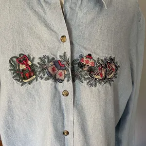 Talbot’s Christmas Shirt‎ Women’s Sz LG Button Up Chambray Ice Skates Mittens thumbnail 2