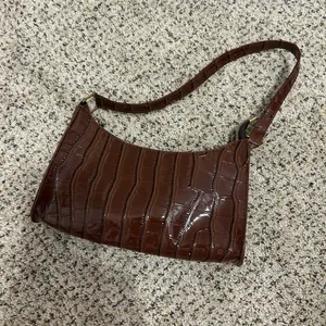 Brown shoulder bag thumbnail 2