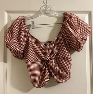 Twist Front Gingham Cropped Puff Sleeve Shirt thumbnail 1