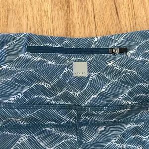 Vuori Pace High Rise Printed Leggings in Navy Wave blue crop size large thumbnail 4