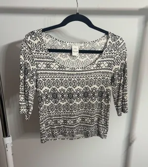 American Rag White and Black Geometric Patterned Crop Top thumbnail 1