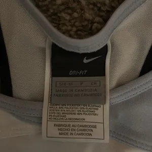 Dri-fit Nike sports bra S thumbnail 3